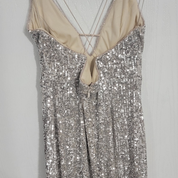 NWOT Aiden by Aiden Mattox Sequin V-Neck Cocktail Dress (Size 0) - Picture 3 of 4